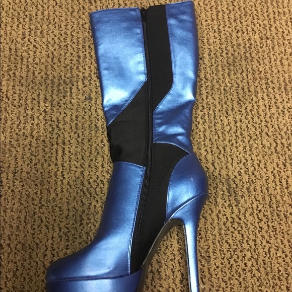 Boots - Picture 4 of 5